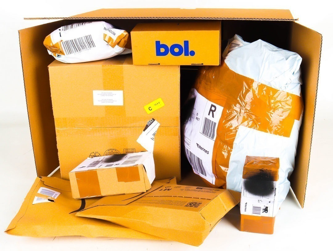 XL Doos met Ongeopende Postpakketten