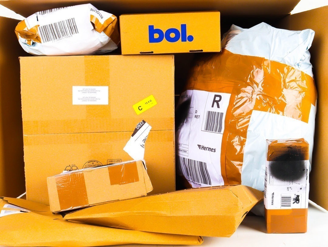 XL Doos met Ongeopende Postpakketten - Afbeelding 2